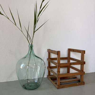 
                  
                    Vintage vaas in krat - LOUI.STORE
                  
                