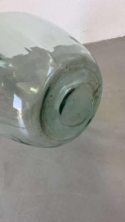 
                  
                    Vintage vaas in krat - LOUI.STORE
                  
                