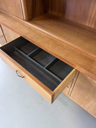 
                  
                    Vintage wandkast - LOUI.STORE
                  
                