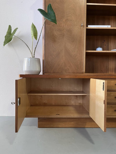 
                  
                    Vintage wandkast - LOUI.STORE
                  
                