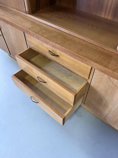 
                  
                    Vintage wandkast - LOUI.STORE
                  
                