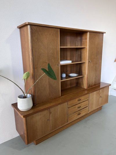 
                  
                    Vintage wandkast - LOUI.STORE
                  
                