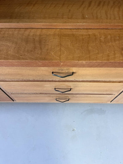 
                  
                    Vintage wandkast - LOUI.STORE
                  
                