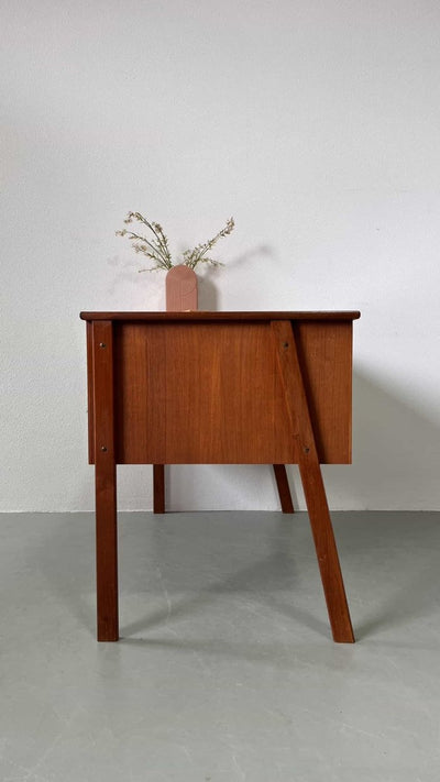 
                  
                    Vrijstaand bureau teak - LOUI.STORE
                  
                