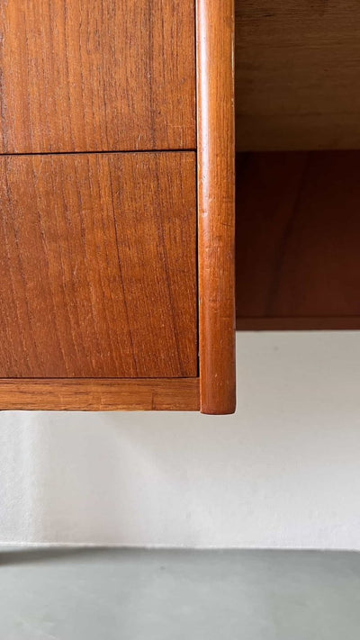
                  
                    Vrijstaand bureau teak - LOUI.STORE
                  
                