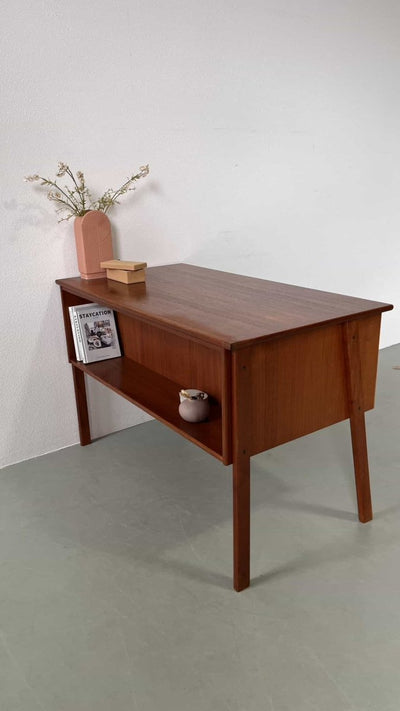 
                  
                    Vrijstaand bureau teak - LOUI.STORE
                  
                