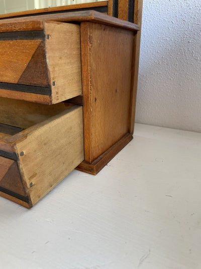 
                  
                    Wandkastje met spiegel - LOUI.STORE
                  
                