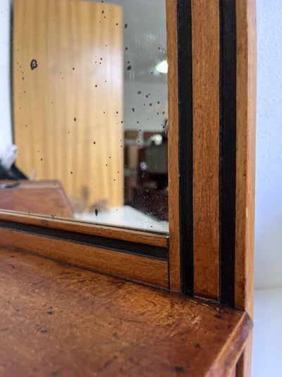 
                  
                    Wandkastje met spiegel - LOUI.STORE
                  
                