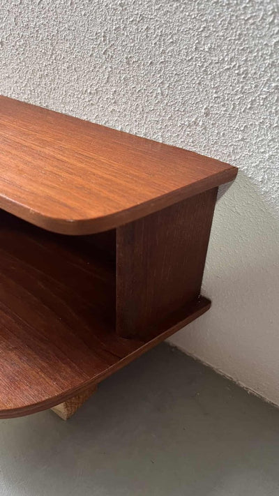 
                  
                    Wandkastje teak - LOUI.STORE
                  
                