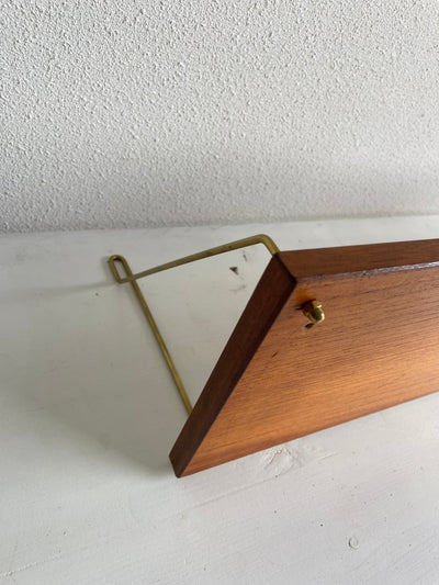 
                  
                    Wandplankje string teak - LOUI.STORE
                  
                