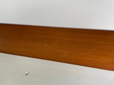 
                  
                    Wandplankje string teak - LOUI.STORE
                  
                