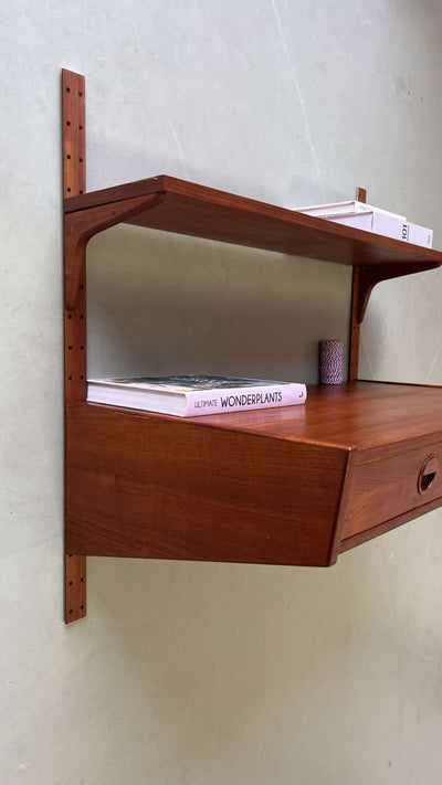 
                  
                    Wandsysteem met lades - LOUI.STORE
                  
                