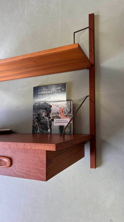 
                  
                    Wandsysteem met lades - LOUI.STORE
                  
                