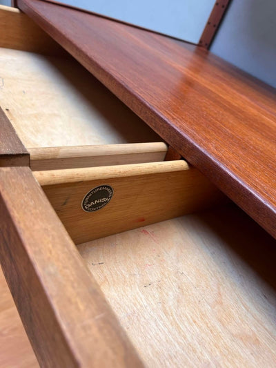 
                  
                    Wandsysteem met lades - LOUI.STORE
                  
                