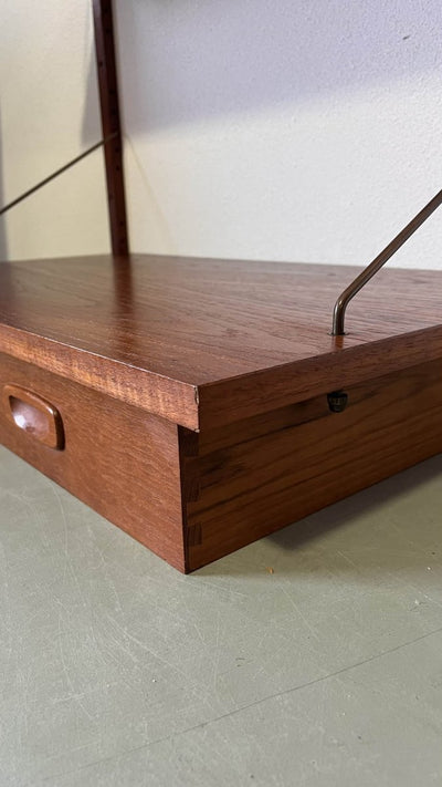 
                  
                    Wandsysteem met lades - LOUI.STORE
                  
                