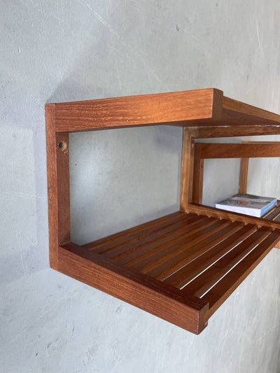 
                  
                    Wandsysteem nachtkastjes teak - LOUI.STORE
                  
                