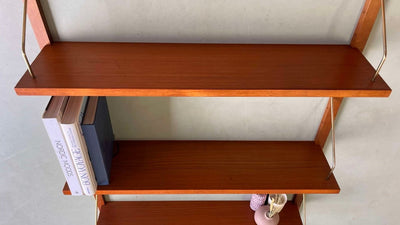 
                  
                    Wandsysteem teak - LOUI.STORE
                  
                