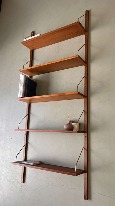 
                  
                    Wandsysteem teak - LOUI.STORE
                  
                