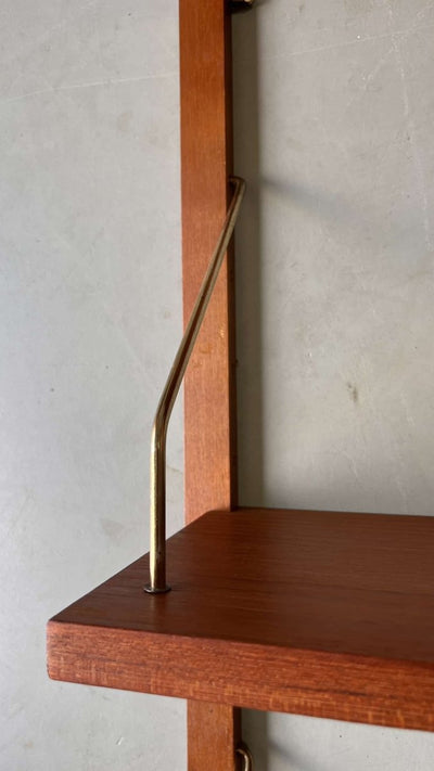 
                  
                    Wandsysteem teak - LOUI.STORE
                  
                